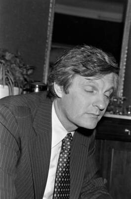 Actor Alan Alda being interviewed Film Star Movie Star Old Photo 12