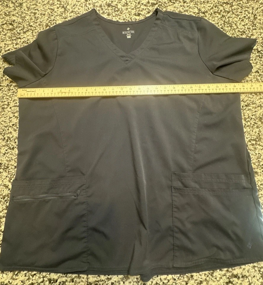 Med Couture 女式磨砂上衣,尺寸 2XL,批量 2 短袖灰色 V 领医疗 — 第 4/4 张图片