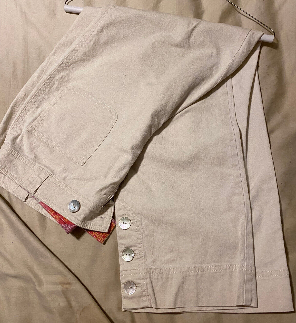 SUSAN BRISTOL Womens Size 10 Stretch Capri Pants Zip Cream Pockets