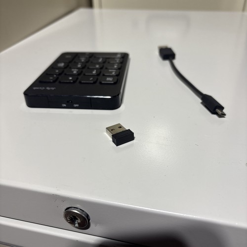 JELLY COMB Bluetooth Numeric Keypad  - EXCELLENT Condion- Includes Charging Cord - Picture 5 of 8