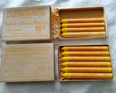 L. & C. Hardtmuth Yellow Grease Pencils 92/4 gelb 2 Bx Ölstift auf Glas, Metall