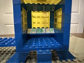 LEGO Classic Space 483 Alpha-1 Rocket Base w/ 3 Minifigures & Instructions