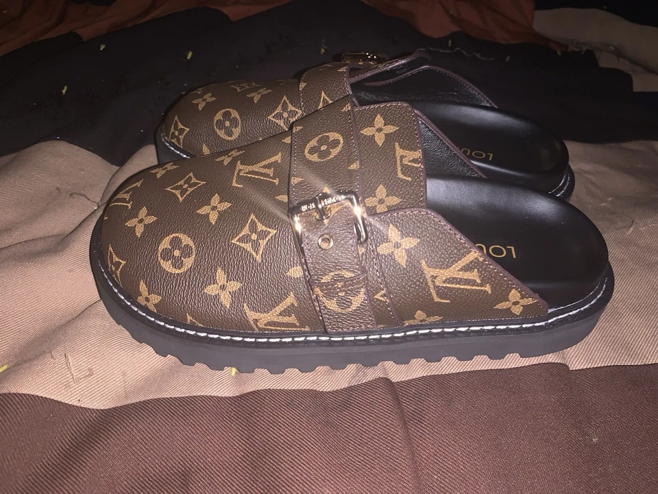 Tamanco plano aconchegante Louis Vuitton UE 39 EUA 8 marrom monograma LV **SEM CAIXA** - Imagem 2 de 4