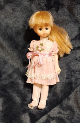 Vintage Ginny Vogue Doll 1977 Blonde Girl Wearing Pink & White Outfit Sleep Eye