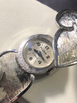 Vintage Pilgrim 17 Jewel Silver Tone Leaf Wind-up Bracelet Jewelry/Watch Runs