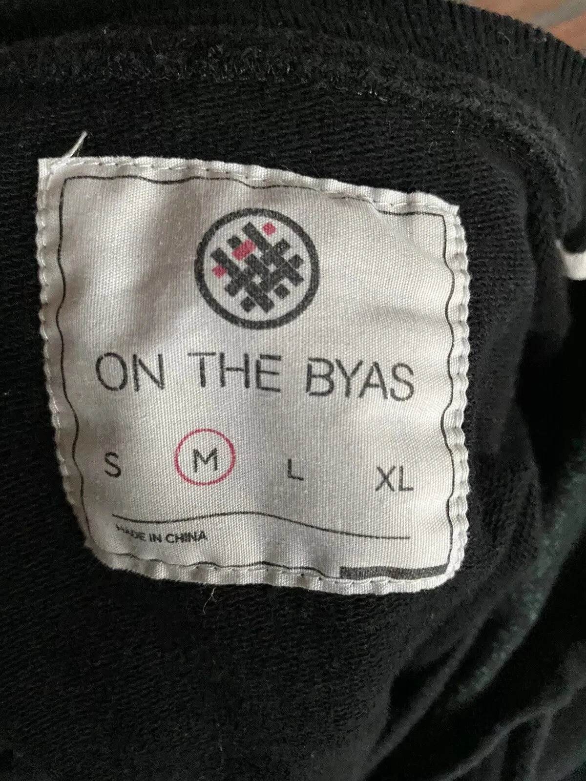 VETEMENTS Felpa nera con cappuccio media hawaiana come fiore tasca frontale manica lunga