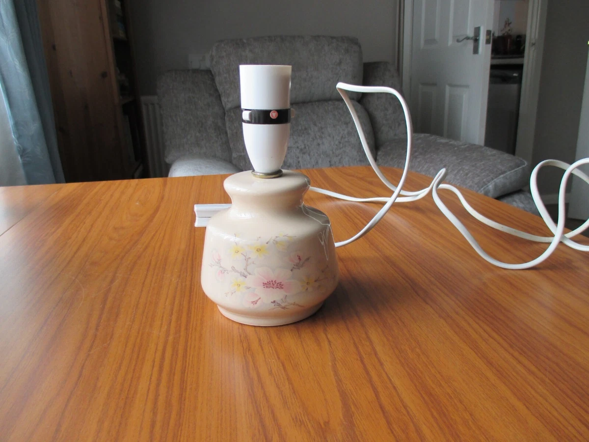 VINTAGE RETRO STYLE SMALL CERAMIC PEACH TABLE LAMP WITH ON OFF SWITCH DD