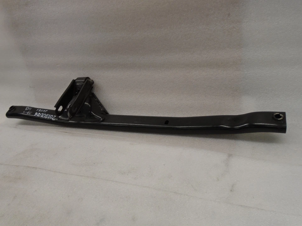 Soporte de montaje del motor Volvo S60 2001-2009 2,5 L turbo OEM KD708102 Foto 2 de 4