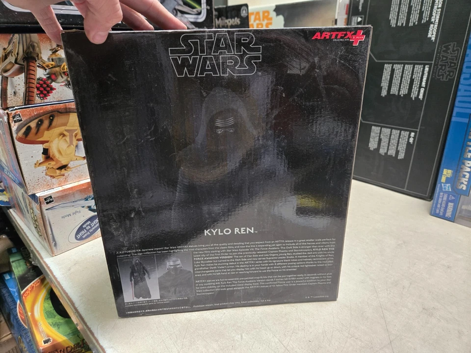 ЗАПЕЧАТАННАЯ экшн-фигурка Star Wars The Force Awakens: Kylo Ren ArtFX+ - Изображение 3 из 4