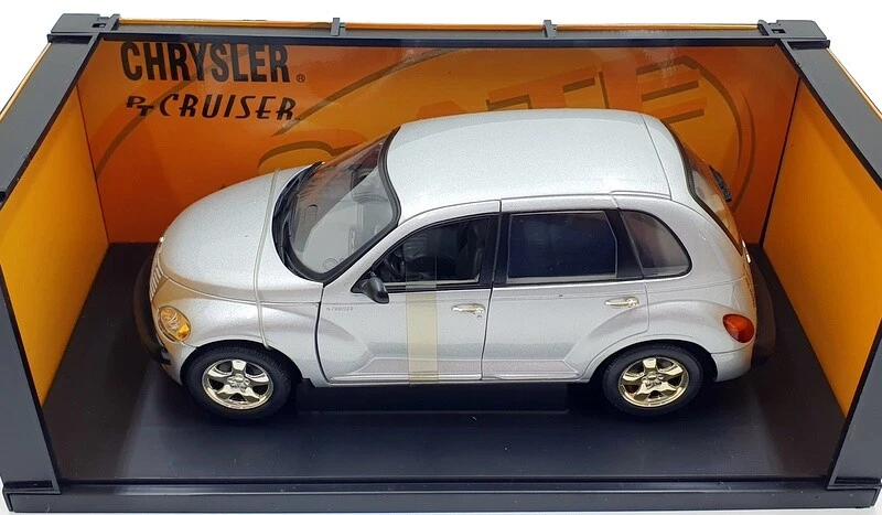 Gate 1/18 Scale Diecast 01091 - 2001 Chrysler PT Cruiser - Silver - Image 4 of 4