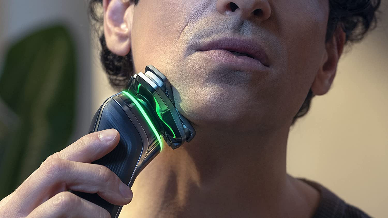Exclusive 9800 Rechargeable Wet & Dry Electric Shaver with Quick Clean Travel Ca