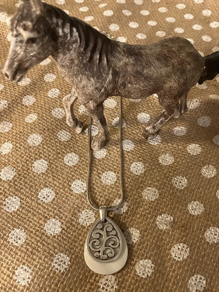 Collar BRIGHTON lágrima madreperla Foto 3 de 4