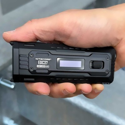 Nitecore EDC37 - LED Taschenlampe 8000 Lumen Spot & Flutlicht USB-C OLED Display