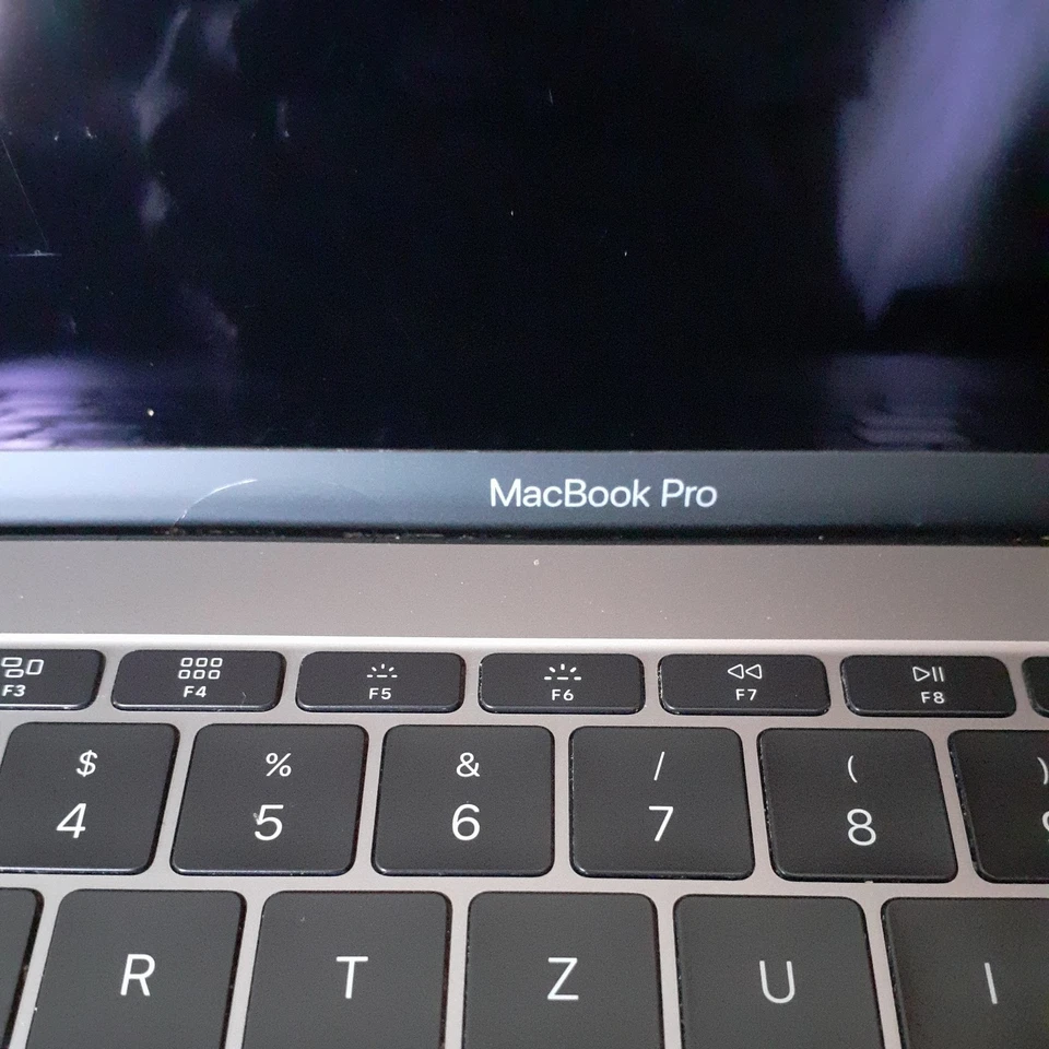 MacBook Pro A1708 i5 2017 Model 7 Generation top Zustand läuft bis auf bildschi - Bild 4 von 4
