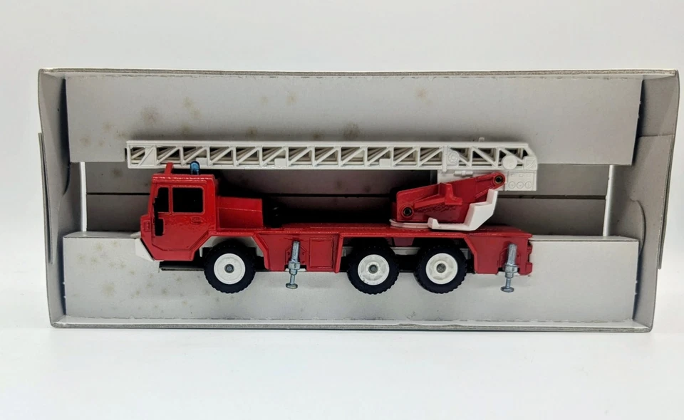 Siku 2924 Super Series Camión de Bomberos Tocadiscos Escalera Coche Fauno 1:55 En Caja Foto 2 de 4