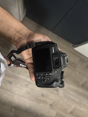Canon EOS Rebel XS Black with Carrying Case and Accessories Battery Charger