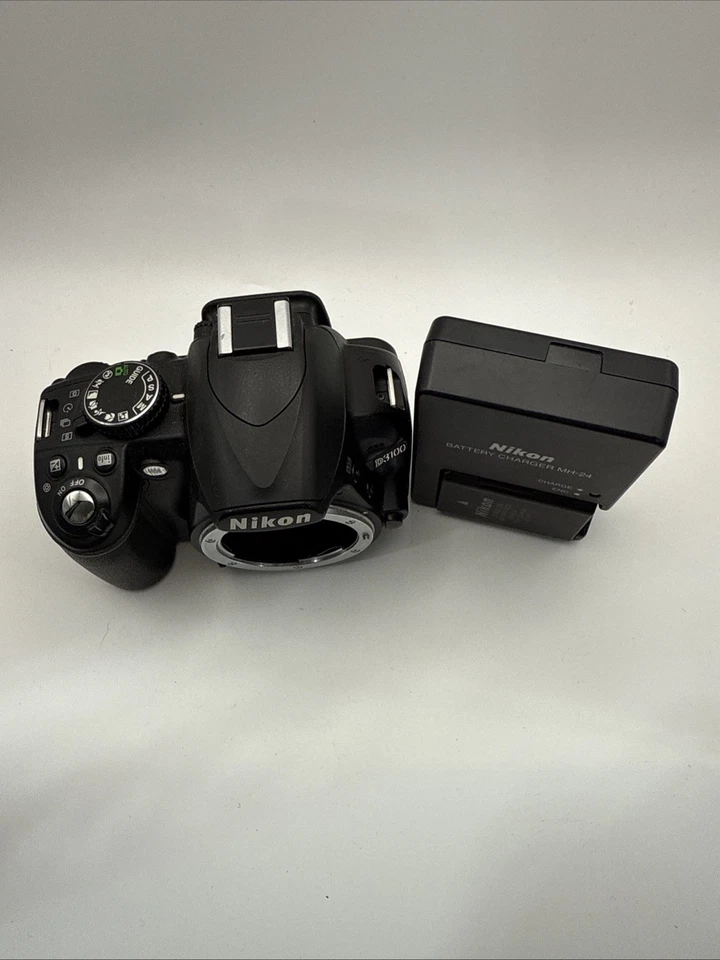 Nikon D3100 14.2MP Digital SLR Camera Body (Read Description) - Image 2 of 4