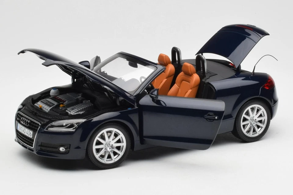 5010500525 Audi TT 8J Roadster Tiefseeblau Minichamps 1/18 - Image 2 of 4