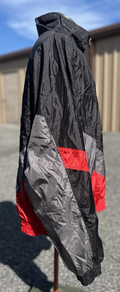 Chaqueta cortavientos Champion XXL de colección negra roja gris bloque de color deletreado trasero Y2K Foto 3 de 4