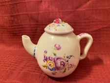 Victoria & Albert Museum Collectible...MINI TEA POT "MENNECY" Franklin Mint 1985