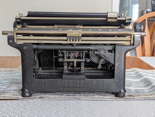 Antique 1912 Patent Underwood Typewriter no. 5 in working condition - Picture 5 of 7