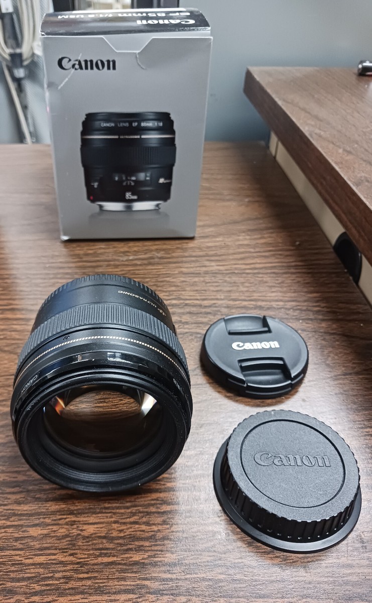 CANON EF 85MM/F 1.8 USM LENS - NEAR MINT/BEAUTIFUL CONDITION W