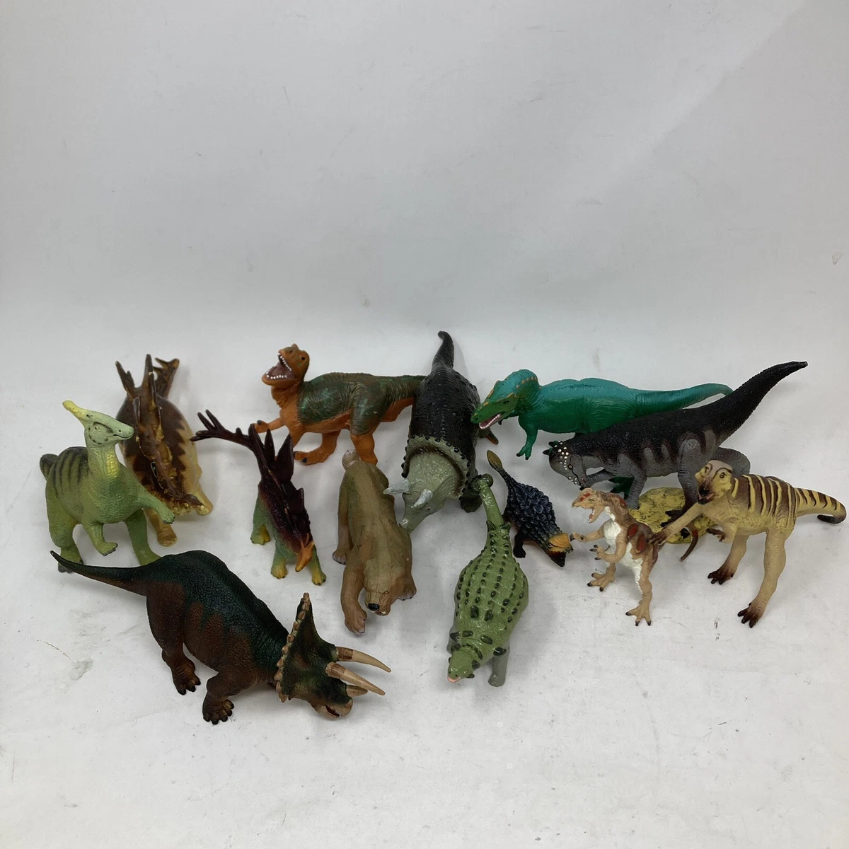 Safari hotsell dinosaur toys