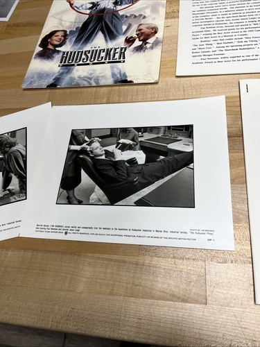 The Hudsucker Proxy 1994 Press Kit 2/Stills & Production Notes Booklet Box 277 - Bild 5 von 10