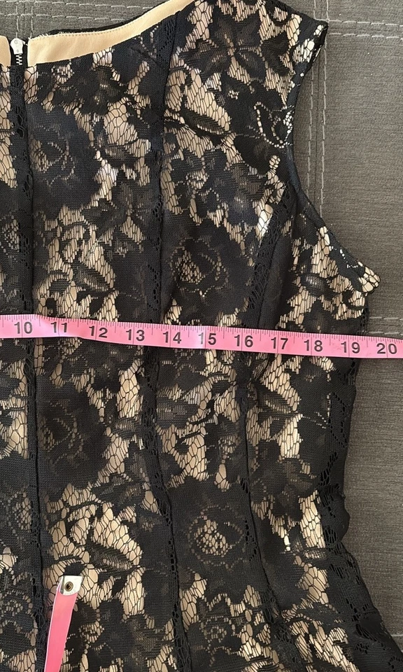 Vestido Gabby Skye Negro Floral Encaje Superpuesto Gorra Slv Calce Acampanado Talla 14 En muy buen estado/USADO EN EXCELENTE ESTADO Foto 3 de 4