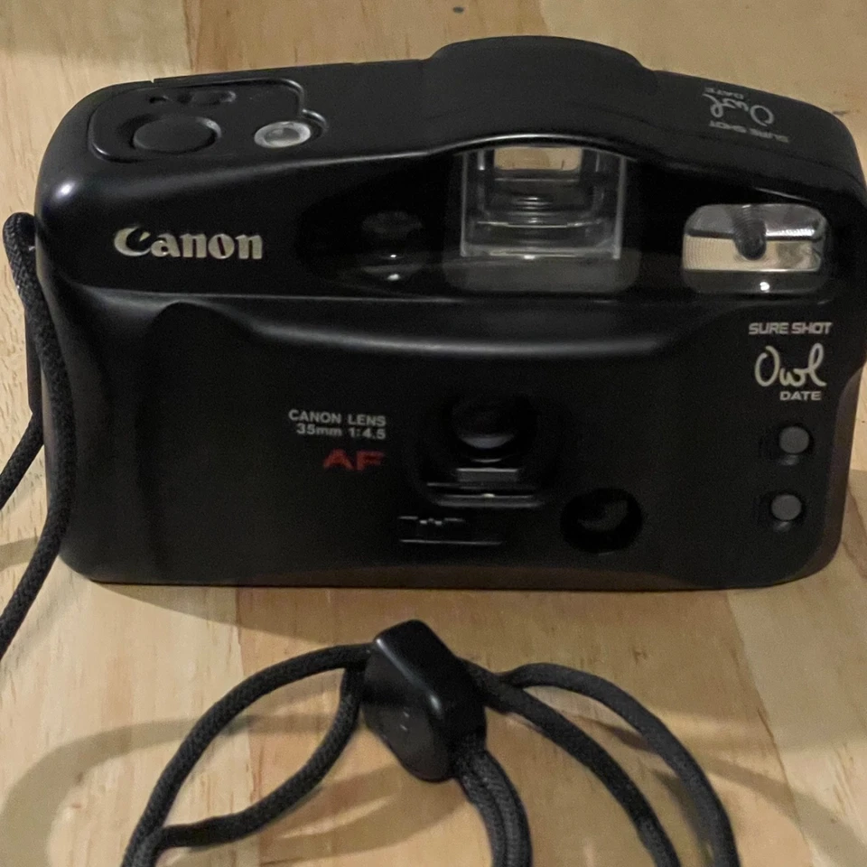 Cámara compacta Canon Sure Shot 35 mm fecha búho con estuche y rollo de película Foto 3 de 4