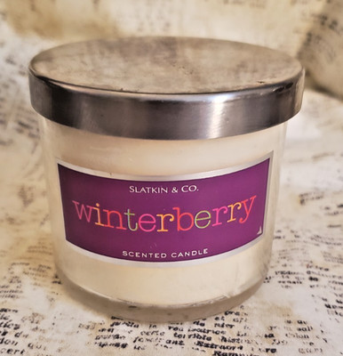 Bath & Body Works - Slatkin & Co - Winterberry Scented Candle - 4 oz
