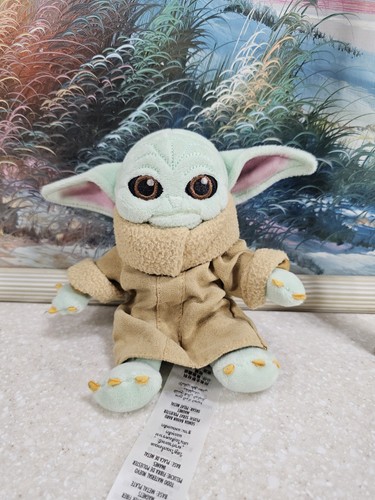 Disney Shoulder Pal The Child Grogu Plush Star Wars Mandalorian Baby Yoda Magnet - Picture 2 of 5