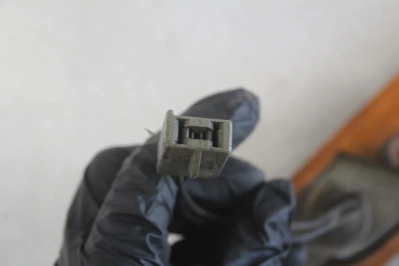 1983 FORD MUSTANG RIGHT PASSENGER SIDE FRONT TURN SIGNAL LIGHT LAMP - Image 4 of 4