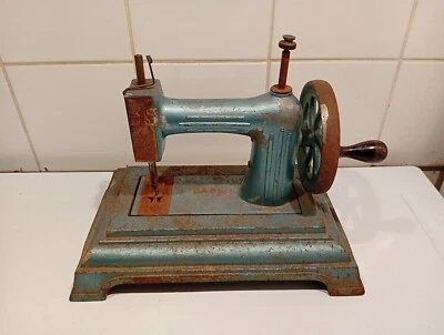 Ancienne Machine À Coudre Pour Enfant Baby En Fonte Semble Fonctionner - Photo 1/4