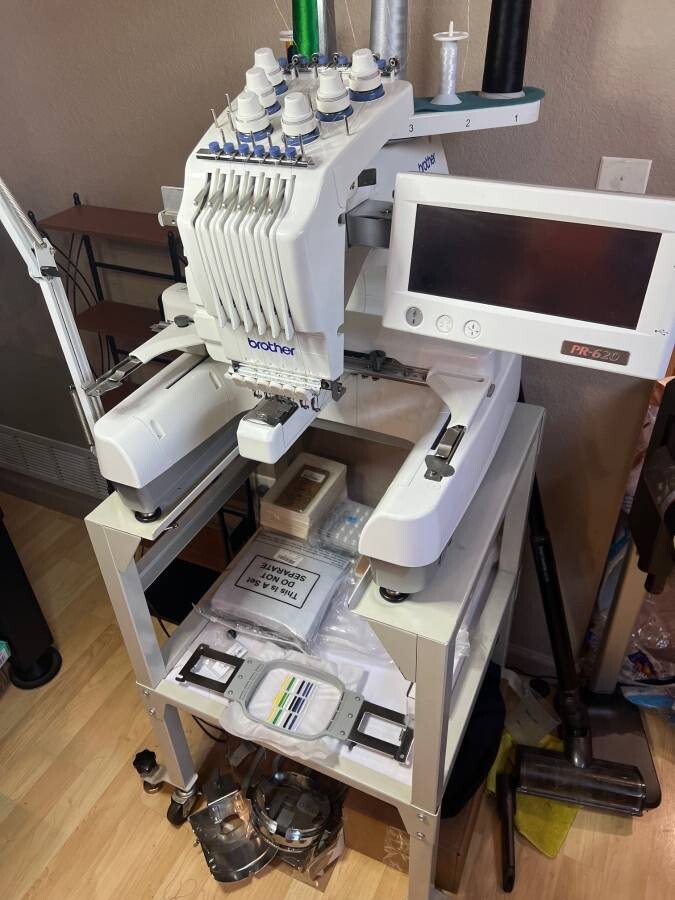 used brother pr620 embroidery machine w/ stand and cap frame and