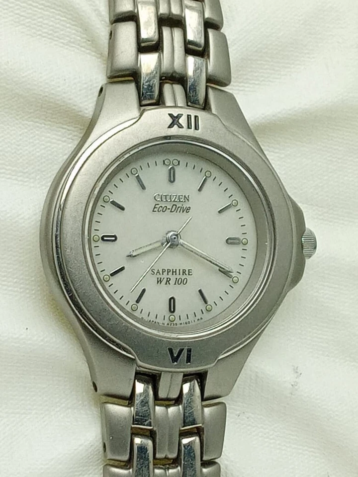 Reloj Citizen Sapphire Eco Drive Titanio Vintage Damas MR109AK4 Foto 3 de 4