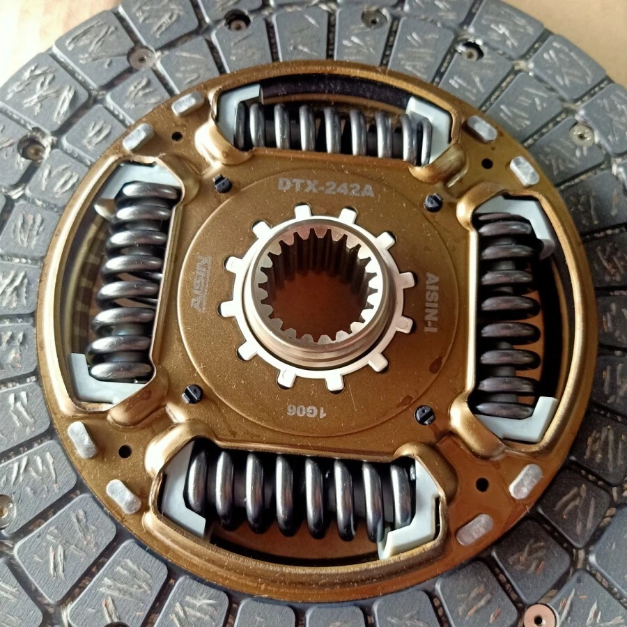 ADEQUADO PARA TOYOTA HILUX 2015-2018 31250-0K301 EMBREAGEM DE DISCO GENUÍNA ASSY AISIN JAPÃO - Imagem 4 de 4