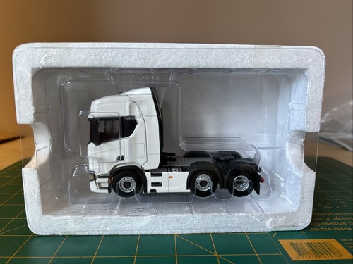 WSI 03-2005 Scania R Highline CR20H 6x2 Twin Steer White 1:50 - Picture 2 of 12