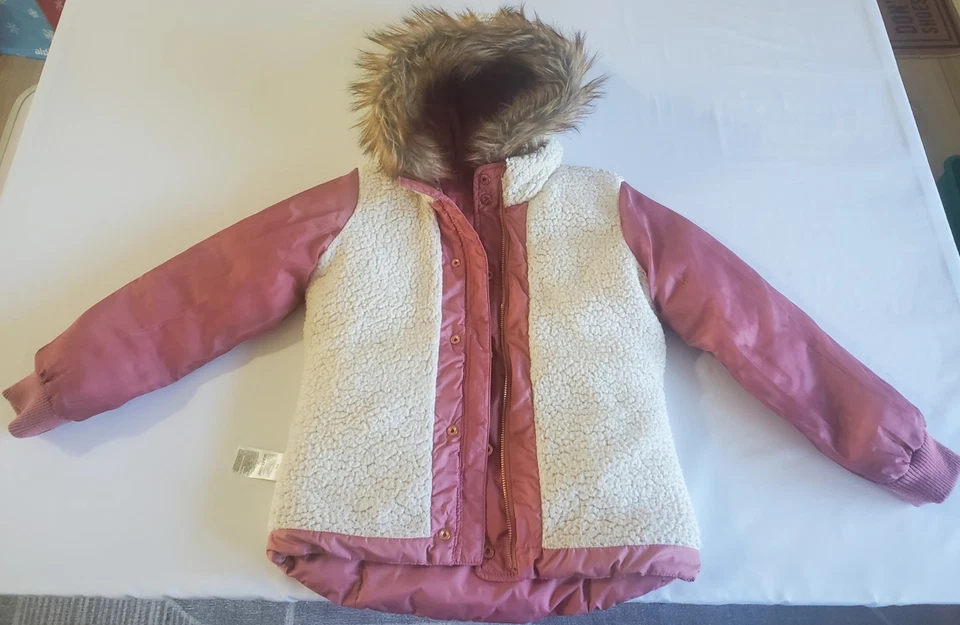 Pre-Loved Girls Rose Quilted Old Navy Puff Jacket Coat Size 8 Hooded W/ Pockets - Image 3 of 4