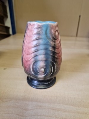 Vintage Sylvac Keramik Wirbel / Ammonit Design weiß kleine Vase rosa, blau, grau