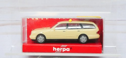 Herpa 043571, Mercedes Benz E200 T sin portaequipajes taxi, escala 1/87 HO | Zustand: New