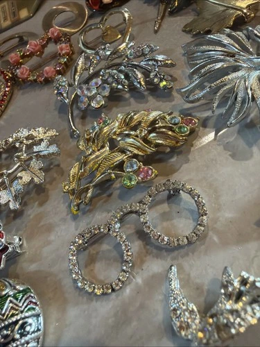 VTG Mid-Century Costume 22+ Jewelry Lot Coventry, Jonette, NR, Brooches A24-2