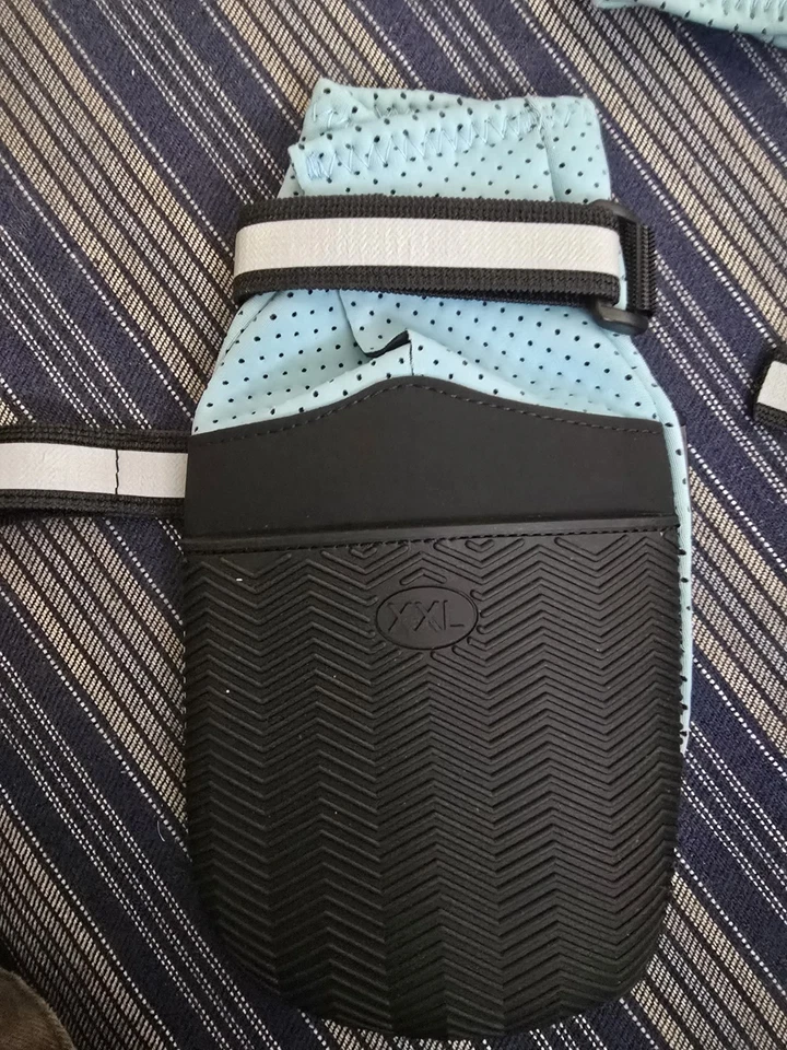 Guantes reflectantes de neopreno para todo clima Bark Brite para patas de perro Foto 4 de 4