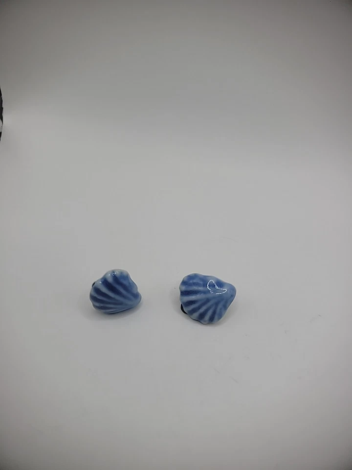 Vintage Earrings Clip On Shell Blue White Jewelry Costume - Image 2 of 4
