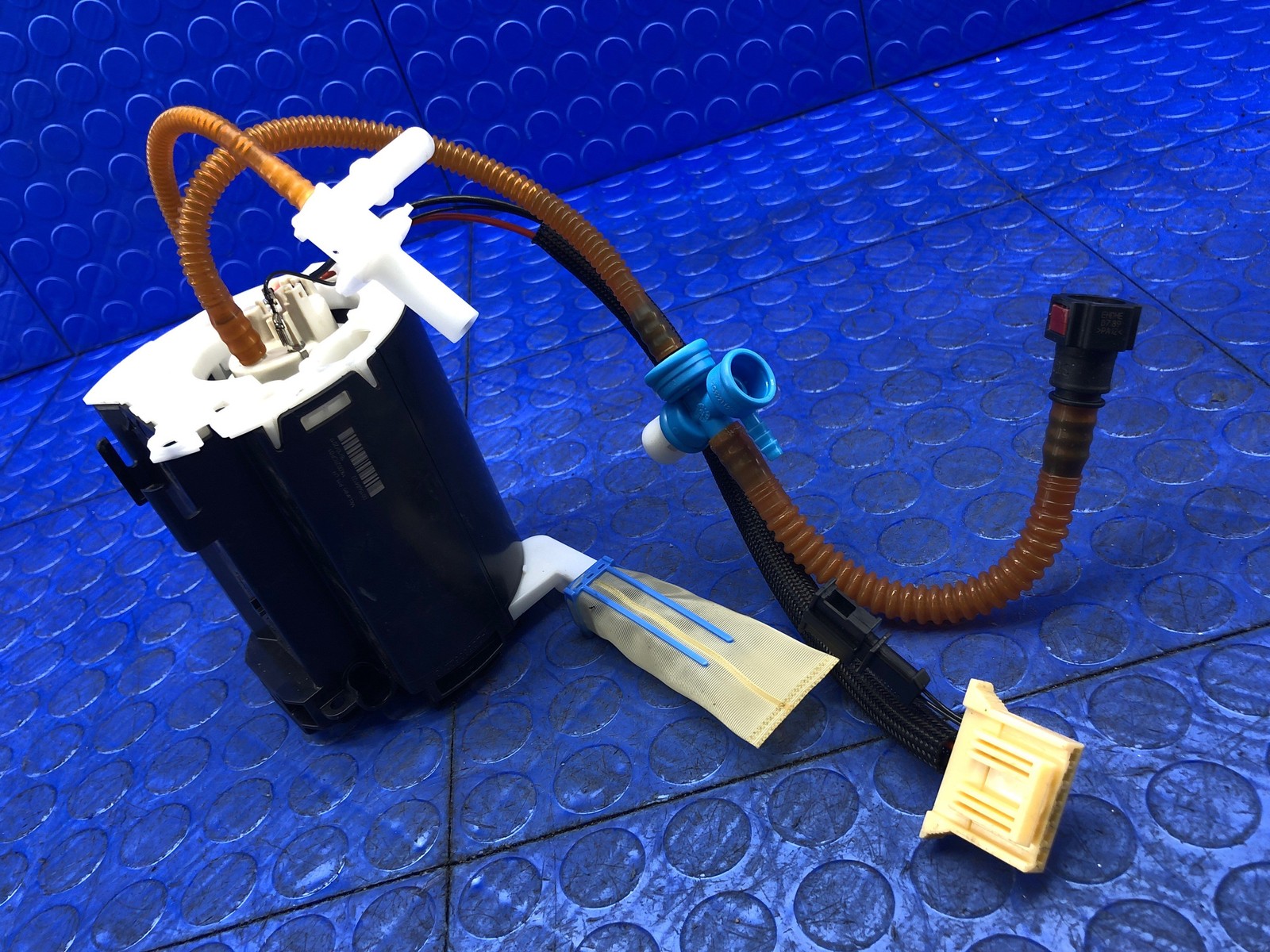 2016 2017 2018 2019 2020 2021 MCLAREN 570S OEM TANK MOUNTED FUEL PUMP