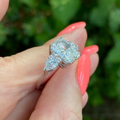 Bague de fiançailles 3 pierres IGI 2,72 ct E-VS1 laboratoire cultivé taille radiante diamant or 14 carats - Photo 5 sur 16