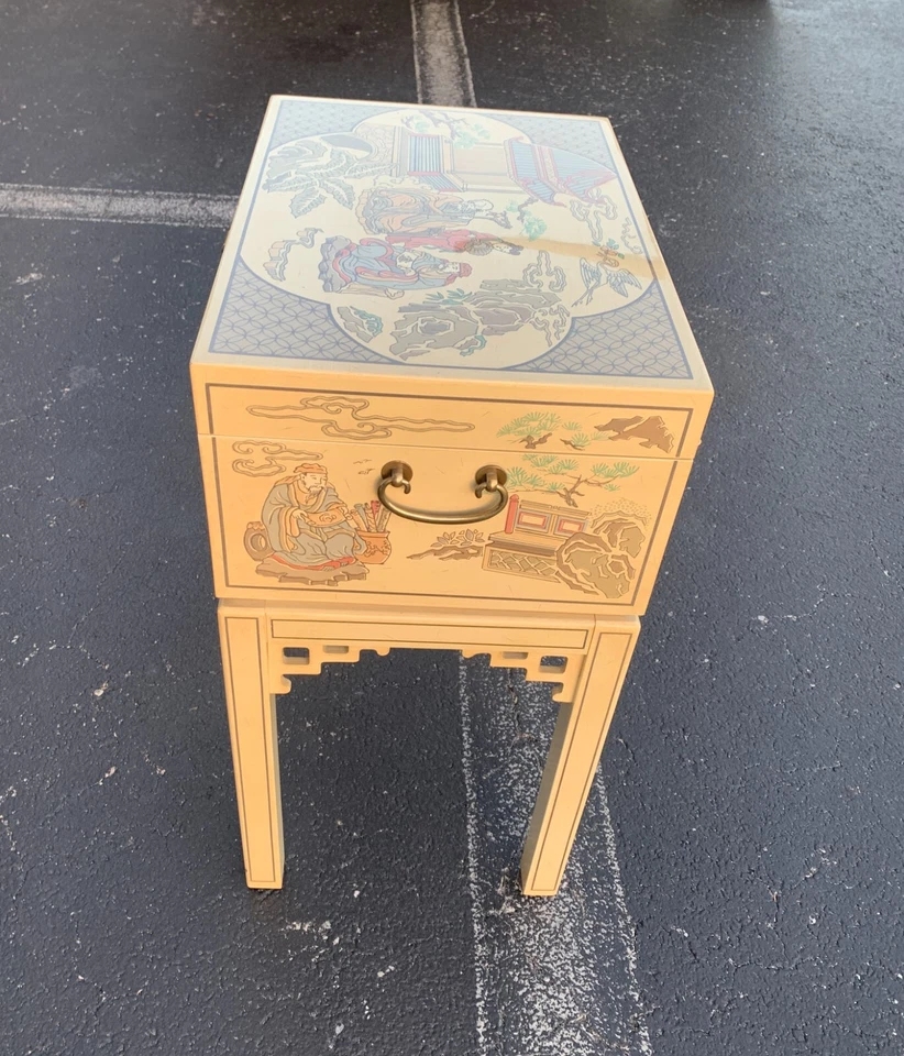 Chinoiserie Drexel Heritage Hollywood Regency pintada a mano en crema cofre lacado Foto 4 de 4