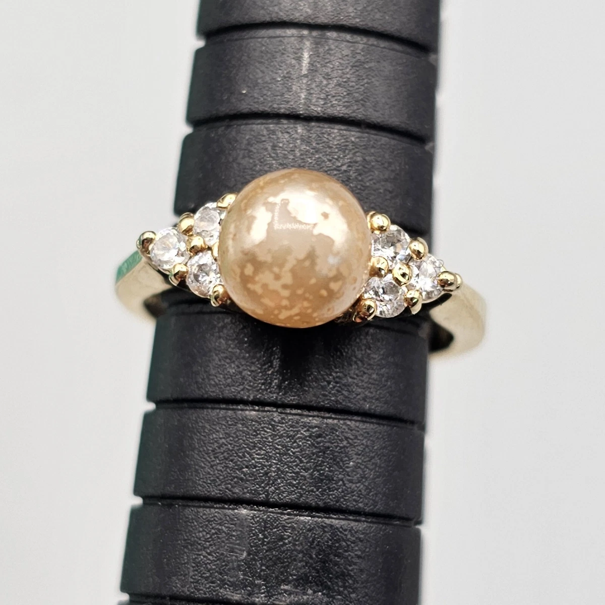 Faux Pearl Ring Gold Tone Band Rhinestone Accrnt Size 4.75 Wear On