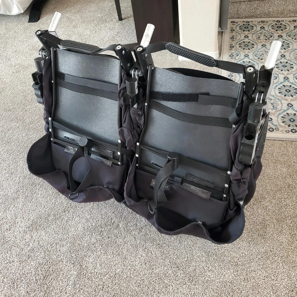 Cochecito doble Bumbleride TWIN indie negro gris reclinable  Foto 2 de 4