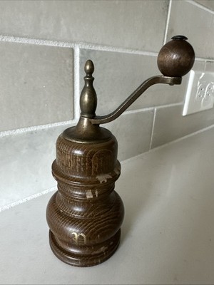 vintage MINI ZASSENHAUS PEPPER GRINDER   west germany 5 to 6 inches